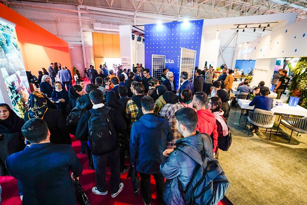 ستقبال بینظیر بازدیدکنندگان از غرفه مانا انرژی در نمایشگاه تجدید پذیر.